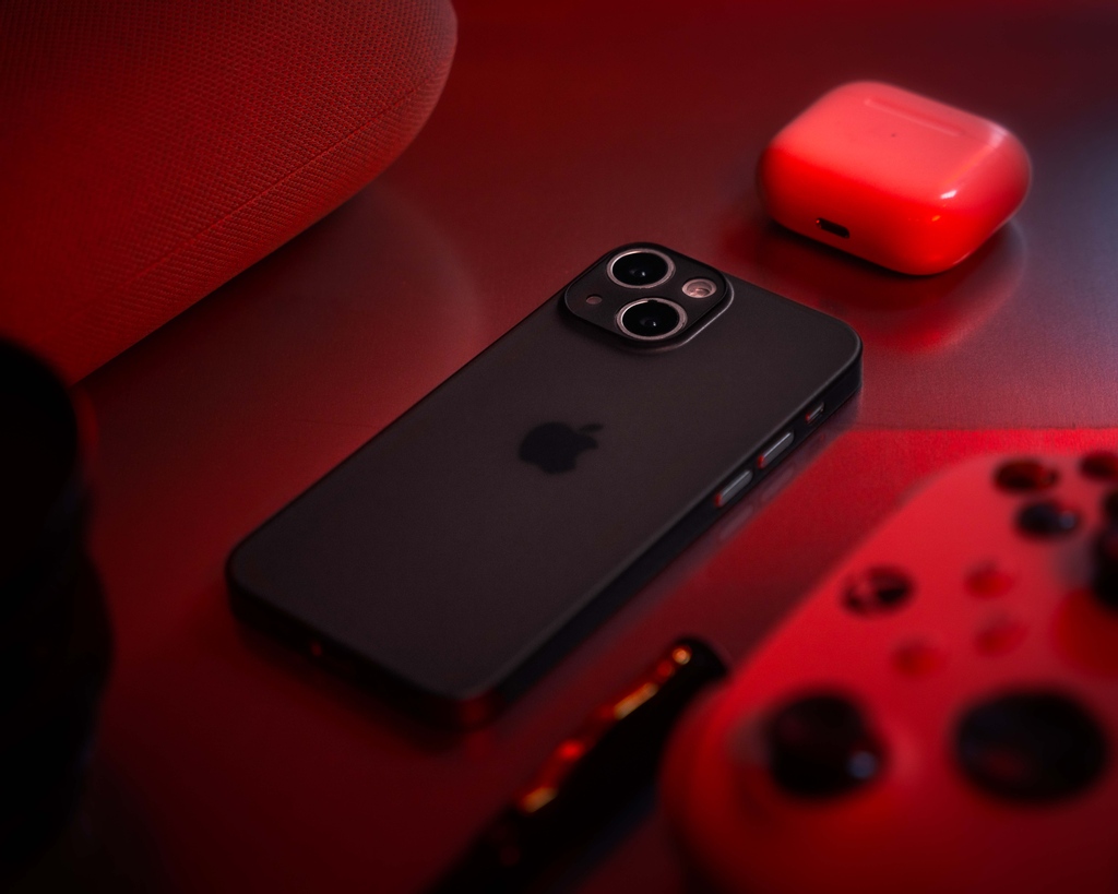 PHNXShop's tweet photo. 100% of R&amp;D at PHNX goes towards cool pictures

iPhone 13 Case | Matte Black

Buy it here: https://t.co/YKwDqZh8Qi 

#phnx #thinphonecase #thincase #apple #iphone #iphonecase #technology #totalleecase #smartphone #tech #gear #accessories https://t.co/QEtF1iFNEB