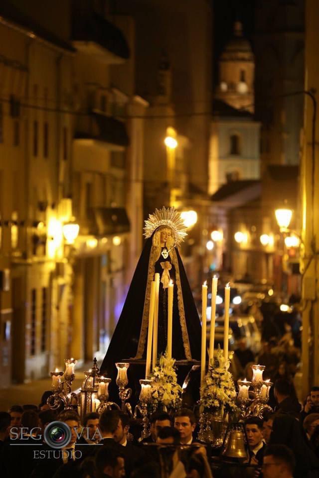 camogarci's tweet photo. ¡El próximo viernes 25 de marzo vuelve a la calle @GPResignacion!

Si quieres vestir el hábito nazareno y alumbrar a la Virgen o portarla esta semana es la última para poder hacerlo.

¡Os esperamos a todos en la Parroquia de la Stma. Trinidad!

Horarios de tallaje ⏰👇🏻 https://t.co/4ku2NviRpQ
