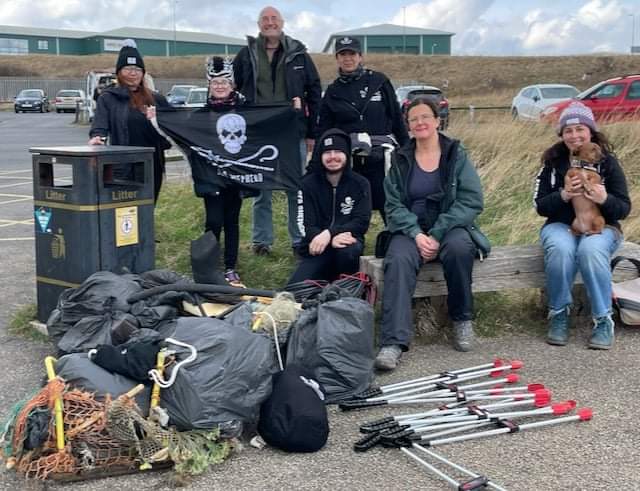 pjh1964's tweet photo. Sunday morning clean at Seaham Blasst Beach...volunteering with my little Eco Warrior grandauaghter Daisy supportin Sea Shepherd and North East Beach Clean....♻️🚮
Humanity take note and take responsibility....#oneplanet https://t.co/cepNgBorRf