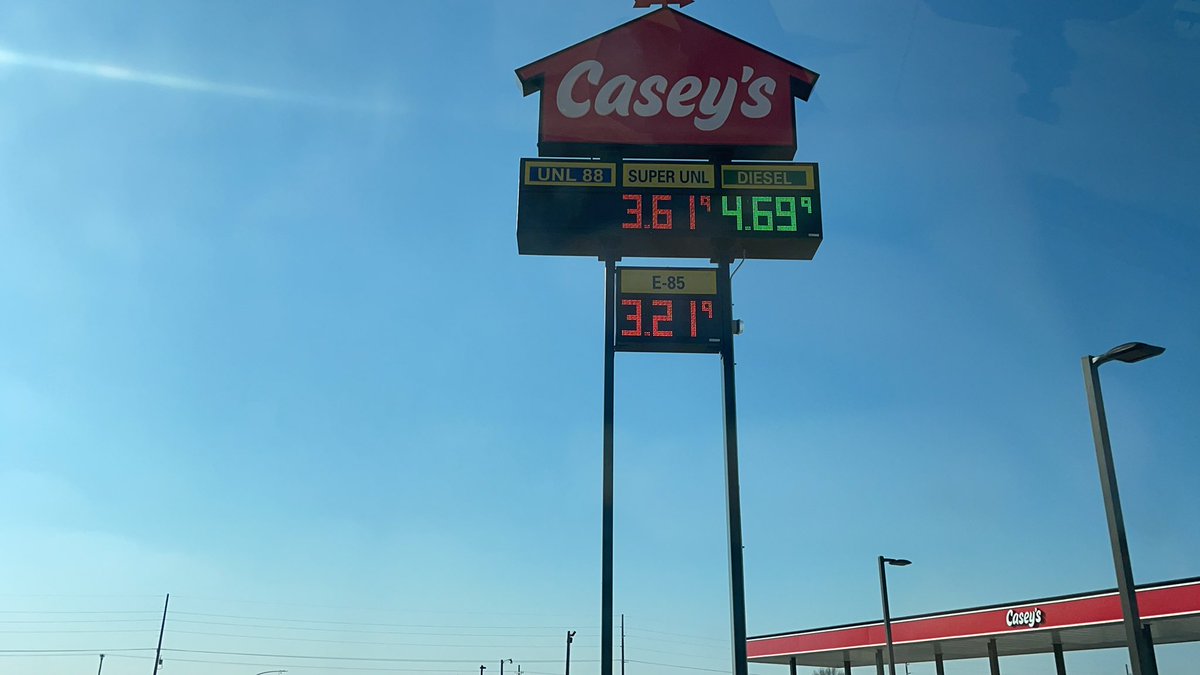 Travisbowman4's tweet photo. Gas is almost too cheap! Down a fifty cent piece in a week! #ThankYou46 https://t.co/U2hIPv7Y5q
