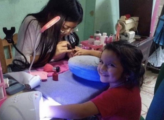 elcosodelapizza's tweet photo. - “la plata no compra la felicidad”

- las mujeres cuando nos hacemos las uñas: https://t.co/Itnag1ZBeq