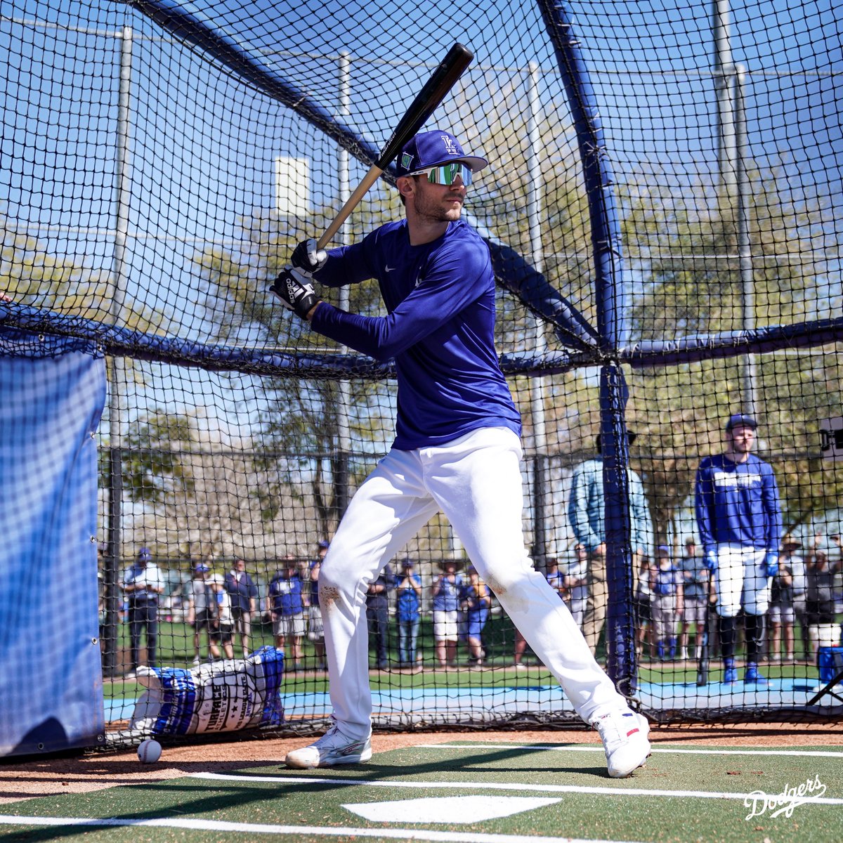 Dodgers's tweet photo. In the cage with Trea. https://t.co/ixUQInewuE