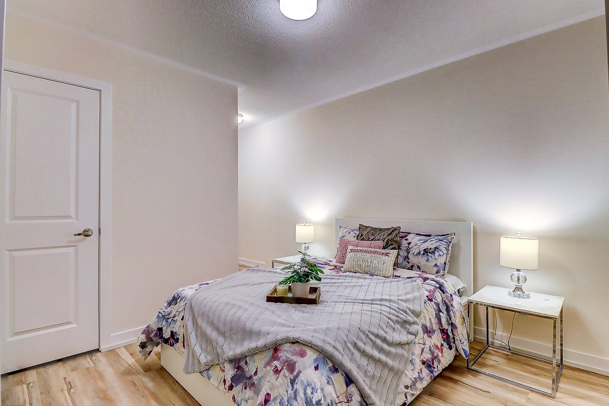 farida_haque's tweet photo. SOLD!  321k Over asking!!

2668 Castlegate Crossing

A newly built contemporary townhouse in Duffin Heights.  An open concept 3+1 bedroom, 4 washroom townhome Situated in a family friendly neighbourhood.

Contact Zamal Hossain at (416) 553-6780. For all your Real Estate Needs! https://t.co/CQzH7sBYQm