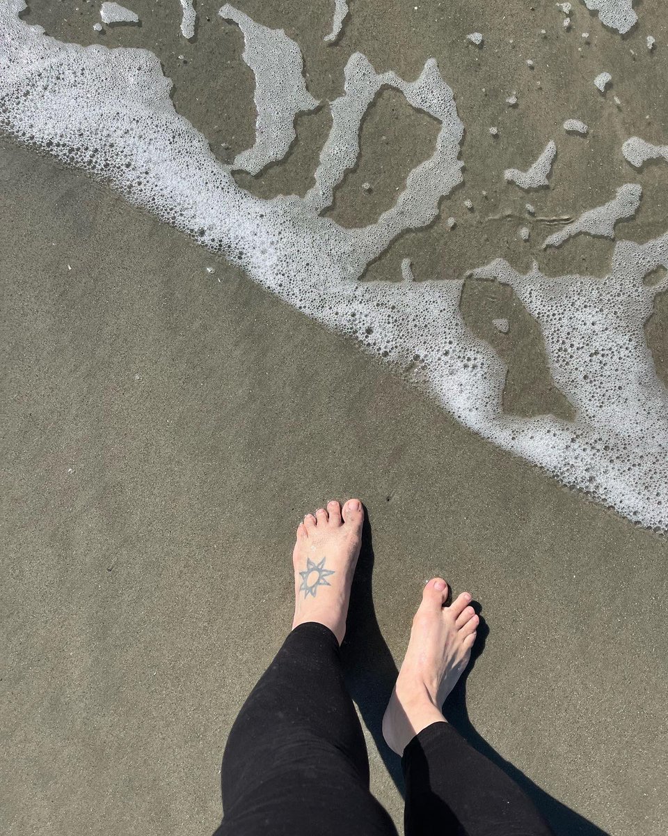 Teacherling's tweet photo. My feet may have failed me, but they always lead me back here. ❤️ https://t.co/yXioHNnVWm