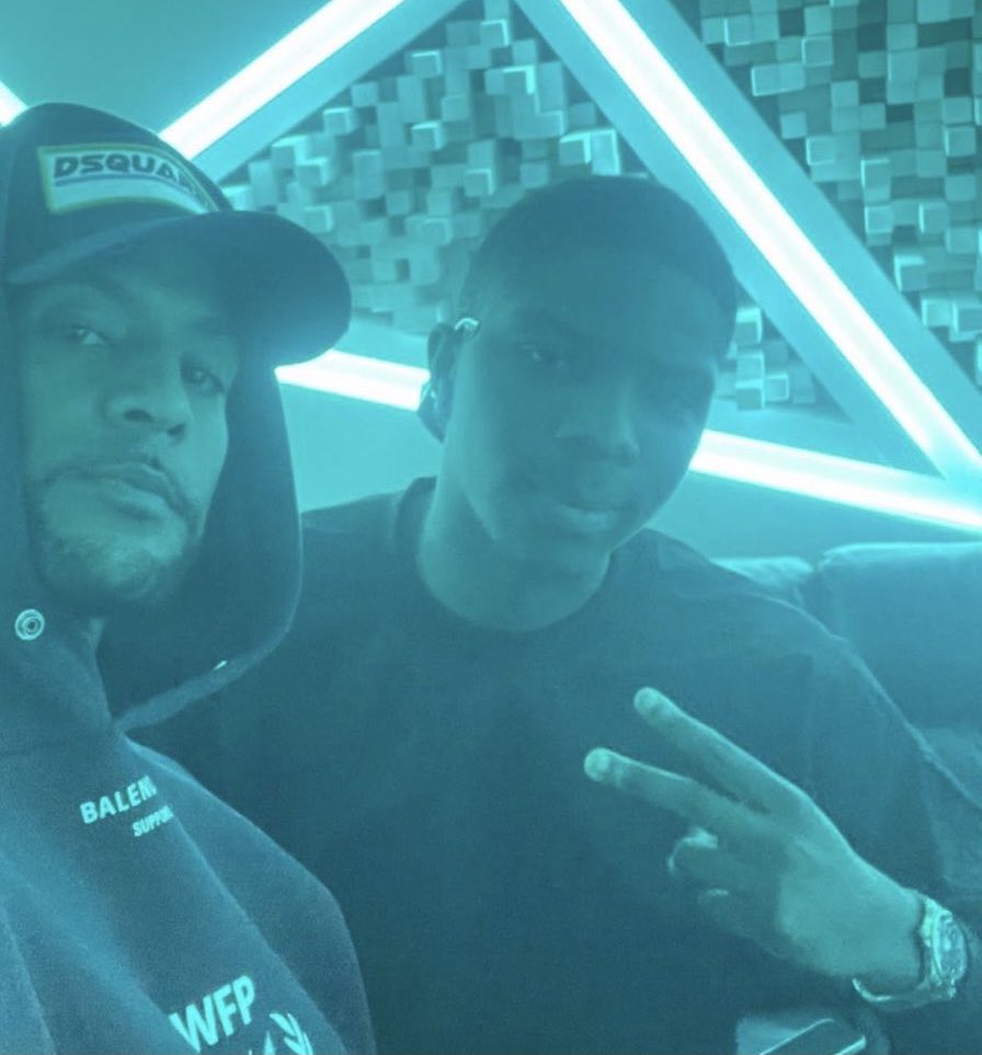 Kulturlesite_'s tweet photo. 🚨BOOBA x UZI !

Les deux rappeurs sont actuellement en studio. https://t.co/62jPaiN58R