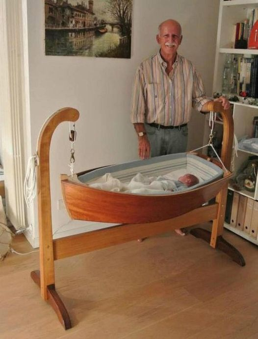 pierpi13's tweet photo. Questa culla fatta a mano dal nonno vale più di mille camerette comprate https://t.co/2HfTkIG4qH