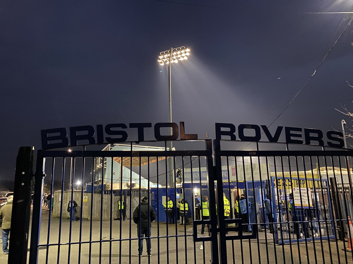 GasCaptain's tweet photo. Can’t believe it’s been a year 😢 but I couldn’t think of anywhere better to be to remember you! I hope your enjoying watching the gas in the clouds and hopefully by the end of the night we’ve got 3pts in the bag and we’re in the play offs! #RIPUncleMike #UTG https://t.co/NdoalmBuAB