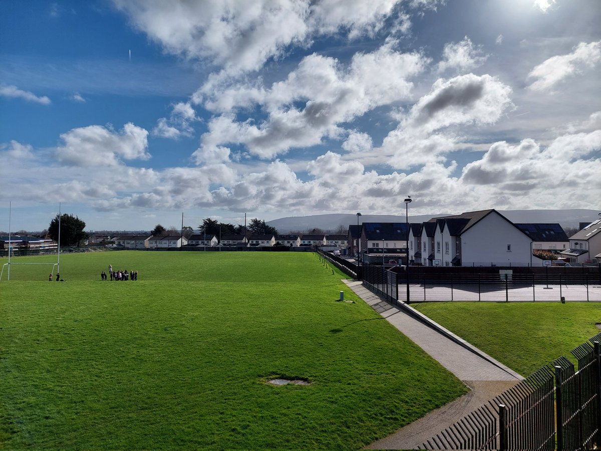 top_camps's tweet photo. We have started to plan our new Summer Camp programme for 2022 @stpaulsg! We can't wait to introduce new activities and use the green spaces, basketball courts, astro and sports hall 🥏🥎🏀🏐🏈🎾🥏🏑🏓🏸 https://t.co/JsmmQgmggB