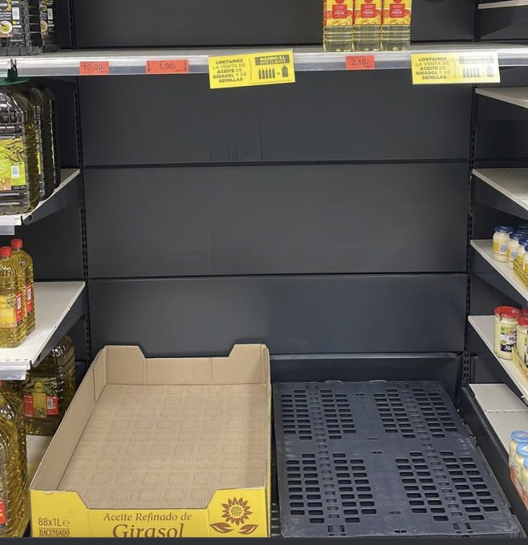 aurorilinda's tweet photo. Que salga el dueño de Mercadona diciendo que no faltará aceite por que tienen suficiente..Y POR QUÉ COJONES LO SUBES DE PRECIO CABRON. https://t.co/cYL0X88f8f