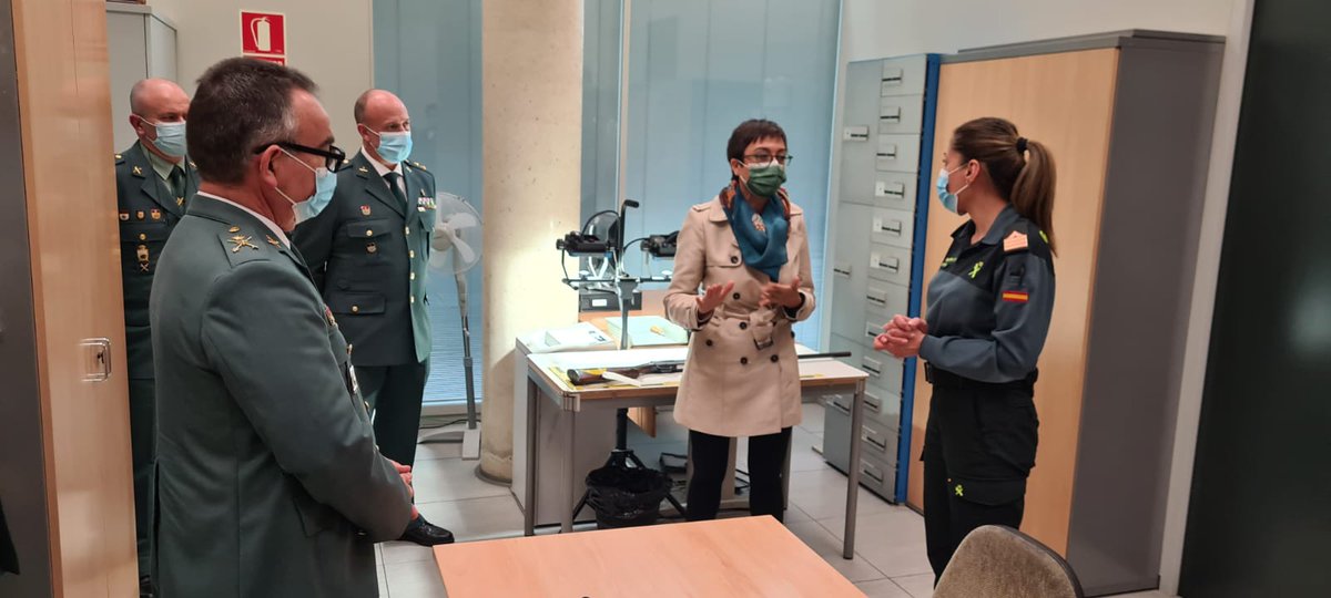 María Gómez, Directora General de la Guardia Civil, ha visitado hoy la Comandancia de Tarragona. Ayer por la tarde visitó la Unidad de Respuesta de la Central Nuclear de Vandellos II, integrada por agentes del GRS núm. 4 de Barcelona, que ofrece cobertura permanente a la Central