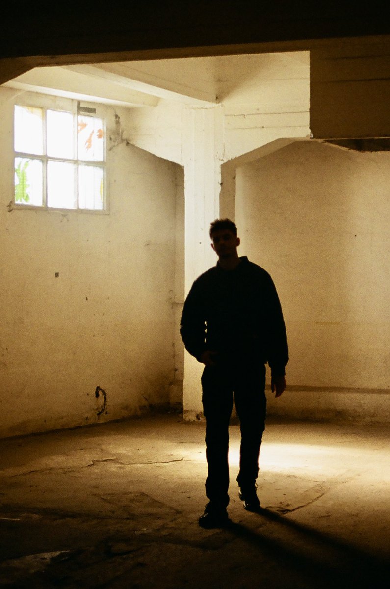 BekarNFR's tweet photo. « Avalanche » nouveau clip jeudi. https://t.co/OBFbS9nUpE