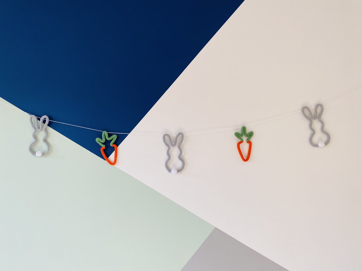 TheWoolwinder's tweet photo. 🐰 Easter bunny and carrot bunting 🥕 

👉 https://t.co/xgPJFOrqoo

#easter #easterbunnies #easterbunting   #wiredecor #shopsmalluk #yarnaddict #knitted #lovecrafts #wallhanging #knittedwithlove #woolcraft #easterdecor #bunnydecor #yarnspiration #cute https://t.co/72ZqA9l827