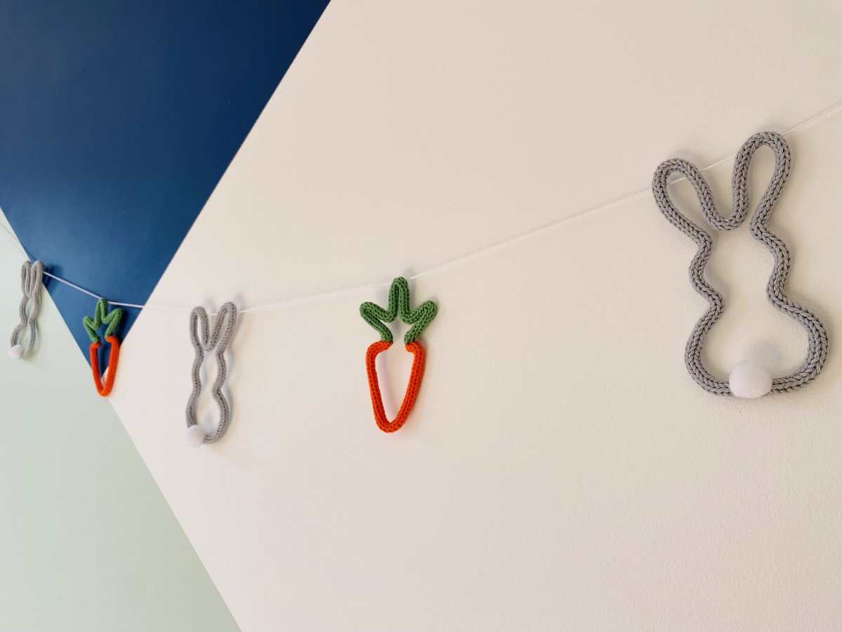 TheWoolwinder's tweet photo. 🐰 Easter bunny and carrot bunting 🥕 

👉 https://t.co/xgPJFOrqoo

#easter #easterbunnies #easterbunting   #wiredecor #shopsmalluk #yarnaddict #knitted #lovecrafts #wallhanging #knittedwithlove #woolcraft #easterdecor #bunnydecor #yarnspiration #cute https://t.co/72ZqA9l827