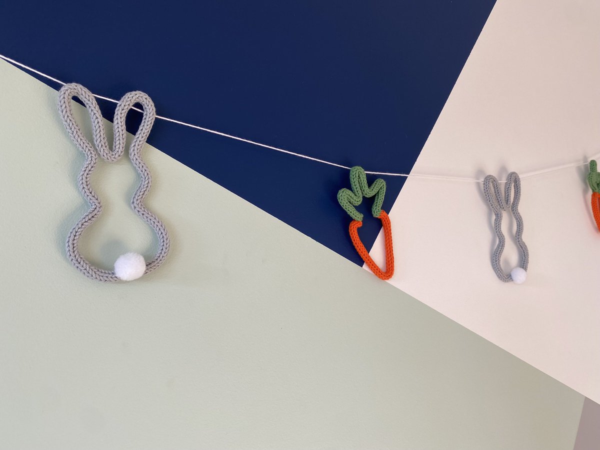 TheWoolwinder's tweet photo. 🐰 Easter bunny and carrot bunting 🥕 

👉 https://t.co/xgPJFOrqoo

#easter #easterbunnies #easterbunting   #wiredecor #shopsmalluk #yarnaddict #knitted #lovecrafts #wallhanging #knittedwithlove #woolcraft #easterdecor #bunnydecor #yarnspiration #cute https://t.co/72ZqA9l827