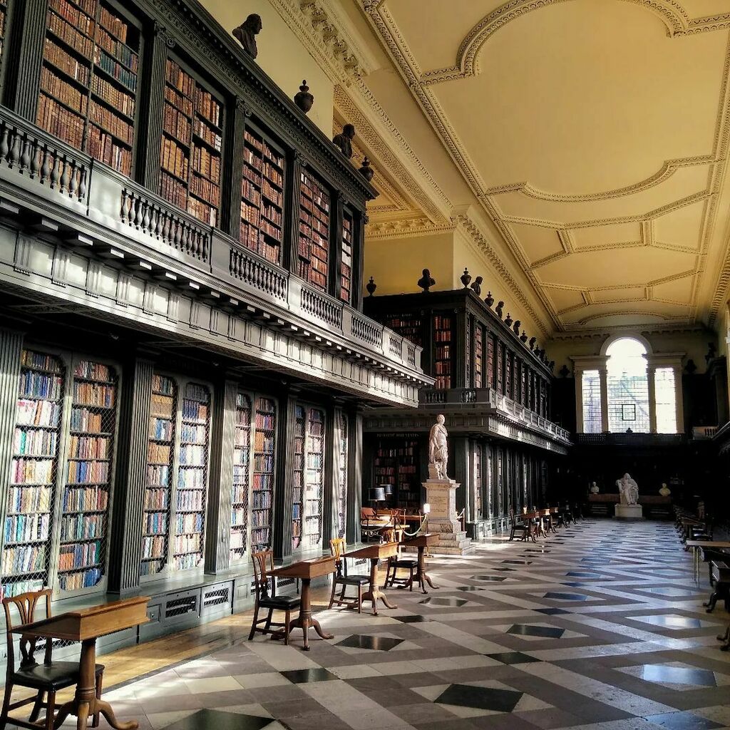 Amazing visit to All Souls library in Oxford #library #oxford #books #christopherwren instagr.am/p/CbInvzRrxEq/