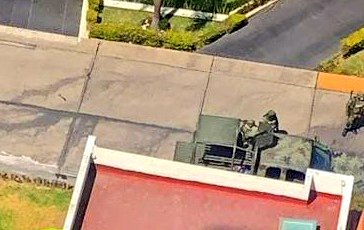AlertaGDL's tweet photo. ⚠️ al momento 
Se reporta fuerte operativo al interior del fraccionamiento Puerta de Hierro en #Zapopan, Jalisco, donde se encuentran helicópteros y camionetas de #SEDENA https://t.co/RLVhcUwuop