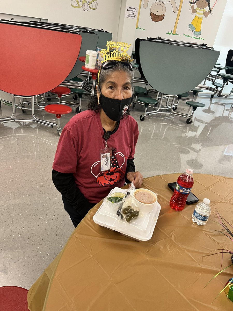 mnevarezsolis's tweet photo. It is with profound sadness that I share with you that our beloved Crossing Guard and faithful Farias friend passed away suddenly on Sunday. She was Family to us. We will miss this gentle soul. @FARIASECC @Erwin_Garcia_ https://t.co/2VWui5S8Au