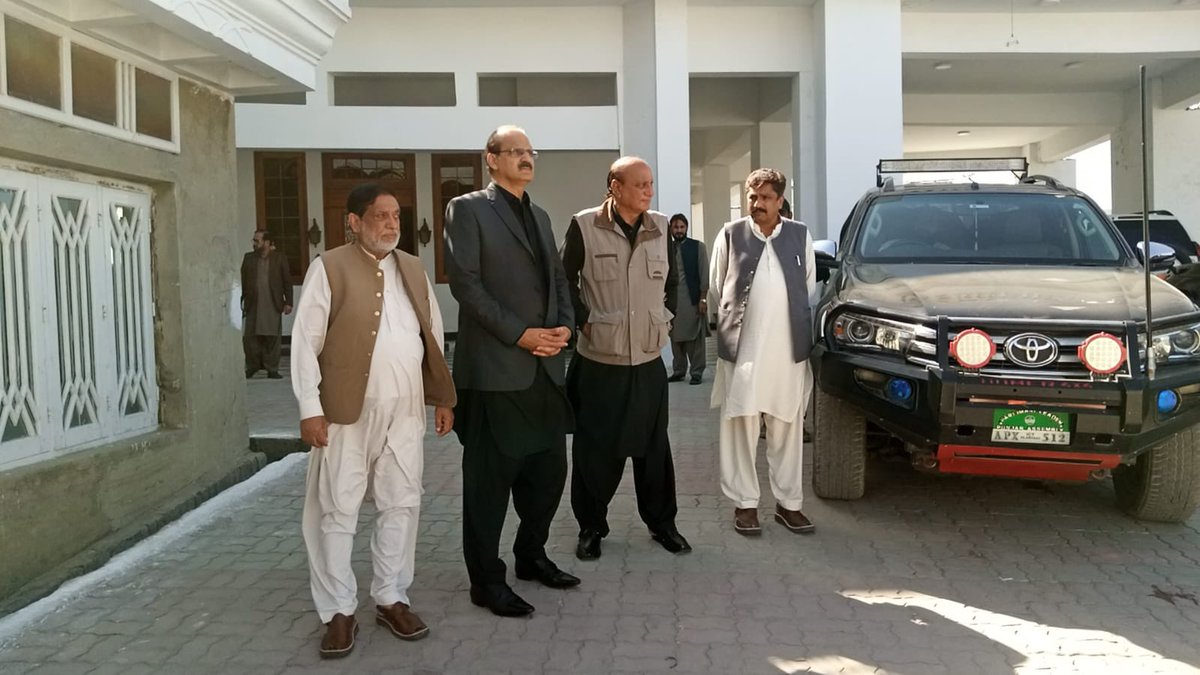RajaBasharatLAW's tweet photo. ممبر قومی اسمبلی عامر محمود کیانی @AMKPTI کی صوبائی وزیر قانون، پارلیمانی امور و کواپریٹو پنجاب محمد بشارت راجہ کی رہائش گاہ آمد۔
راجہ بشارت سے انکی ہمشیرہ کی وفات پر اظہار افسوس اور فاتحہ خوانی کی۔
#Rawalpindi #Dhamial #PP14 https://t.co/OOG4WcKm2P