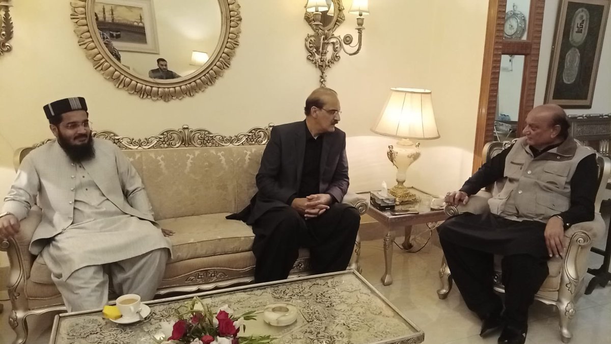 RajaBasharatLAW's tweet photo. ممبر قومی اسمبلی عامر محمود کیانی @AMKPTI کی صوبائی وزیر قانون، پارلیمانی امور و کواپریٹو پنجاب محمد بشارت راجہ کی رہائش گاہ آمد۔
راجہ بشارت سے انکی ہمشیرہ کی وفات پر اظہار افسوس اور فاتحہ خوانی کی۔
#Rawalpindi #Dhamial #PP14 https://t.co/OOG4WcKm2P
