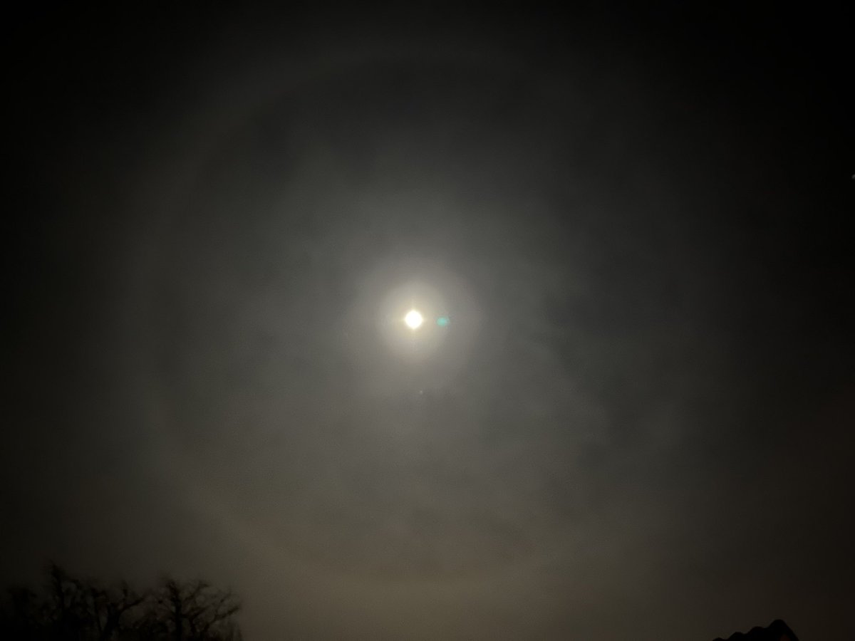 MrDries's tweet photo. @frankdeboosere @lievenscheire Wat is die cirkel rond de maan? 🌕⭕️ https://t.co/ugHr8QJ3dV
