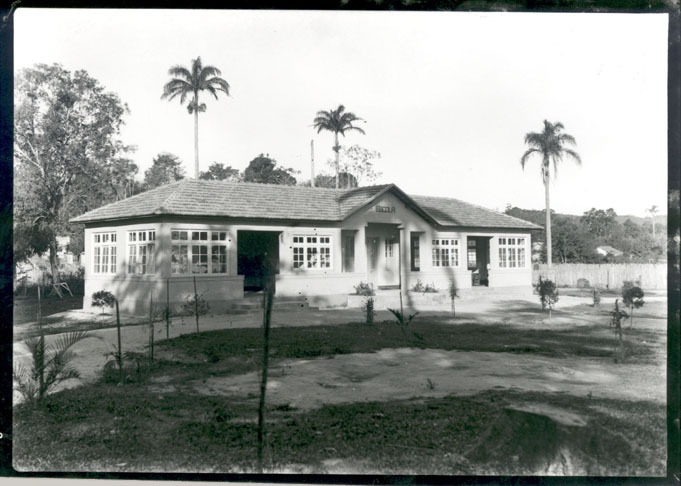 ArquivoRJ's tweet photo. 15 de março, dia nacional da escola. Hoje é dia de lembrar a importância deste local! Fotos dos anos de 1934 e 1935, produzidas pela interventoria de Ari Parreiras para registrar obras e benfeitorias de sua gestão! Disponível no acervo do #APERJ. https://t.co/b6nXQlwblX