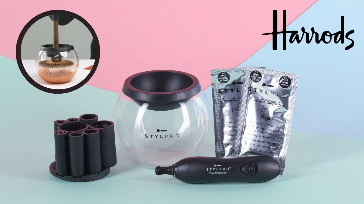 StylPro_UK's tweet photo. Did you know you are recommended to wash your makeup brushes once a week?🤭
Clean and dry your makeup brushes in 60 seconds with the iconic #STYLPRO Original Makeup Brush Cleaner – now available from @harrods ❤️
Tap here to shop: https://t.co/kBHQwQWY3N
#harrods #cleanbrushes https://t.co/gi1KlcS4Jp