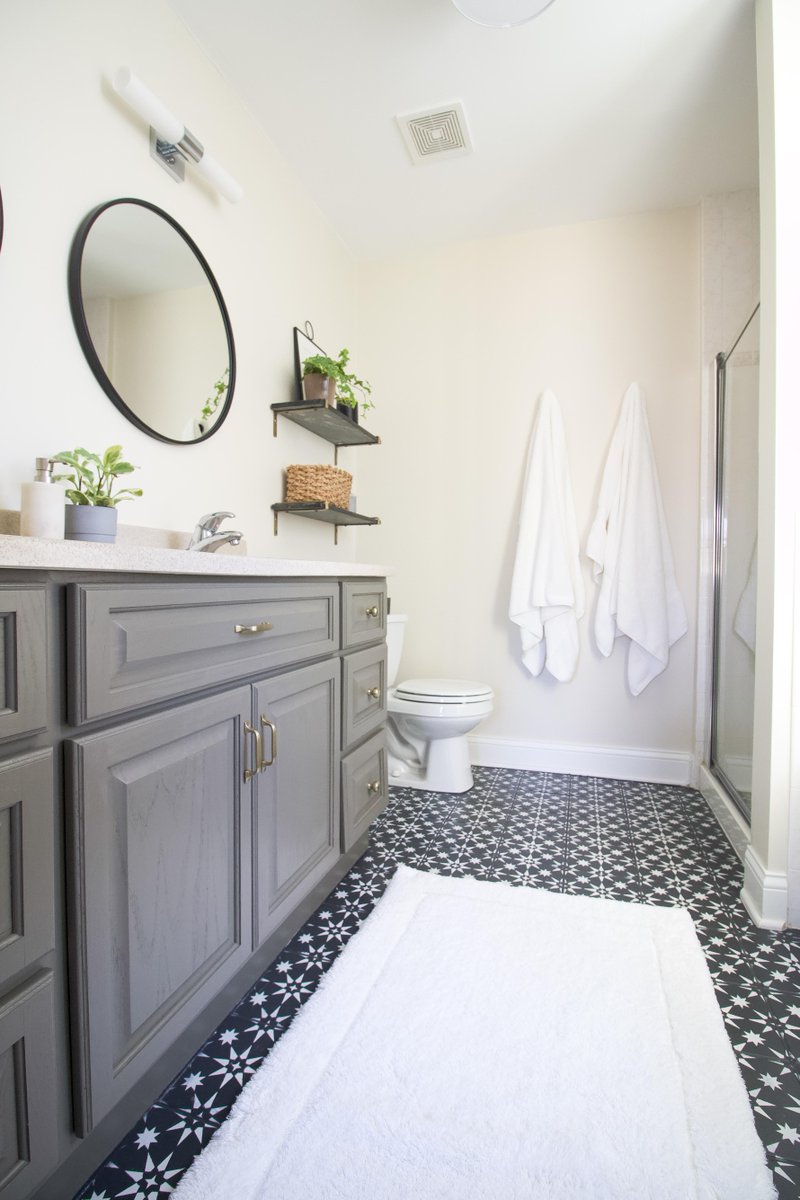 RustOleum's tweet photo. Casey explains it all… in terms of her DIY #bathroomrenovation. Watch and see how she uses our Rust-Oleum HOME® Floor Coating and Cabinet Transformations Kit. #PrideInTheMaking https://t.co/xqo5wBN9f7