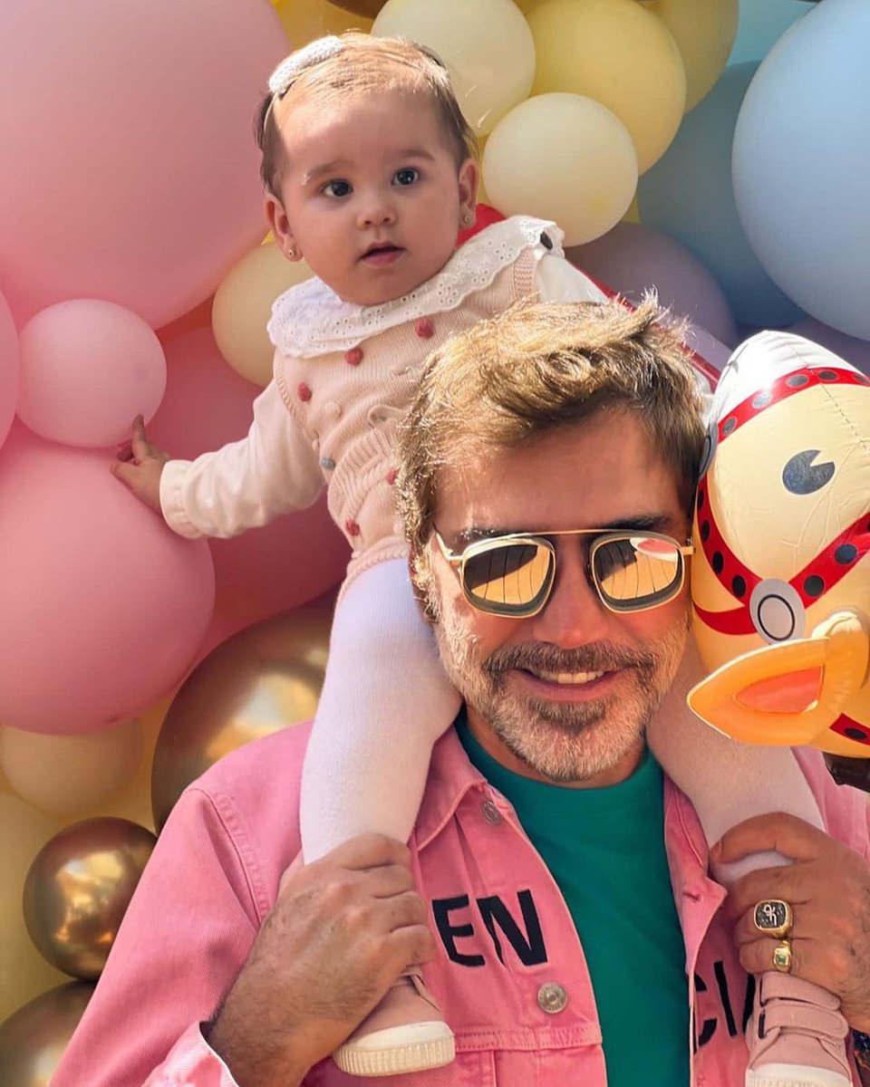 DenisseComadre's tweet photo. "Estoy seguro de que Dios te envió… Nomás para mi.
Feliz cumpleaños, mi niña hermosa. ♥️♥️♥️ Te amo!"

De esta manera nuestro querido #potrillo felicito el primer año de su nieta #Cayetana 🥳😍👇 https://t.co/09kRJNE1dh