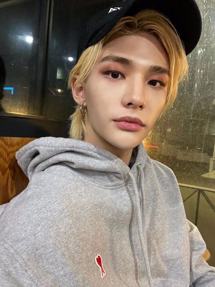 sevngbinn's tweet photo. Au hyunsung — Wrong take.
En donde Jisung y Hyunjin son streamers que no se conocen, pero todo cambia un día que Jisung decide jugar un videojuego de terror y en un susto muestra a su novio por error, quien resulta ser también el novio de Hyunjin. https://t.co/jzwxGXUzeh