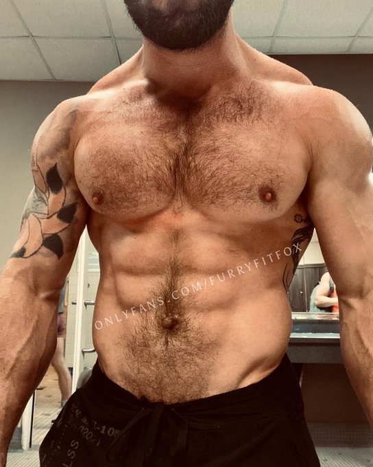 3 pic. Chest day ?? My favorite ?? @scallysex @thexxlmen @HotMaleStuds @GAYXXXBLOG @theQueerPig @QueerMeNow