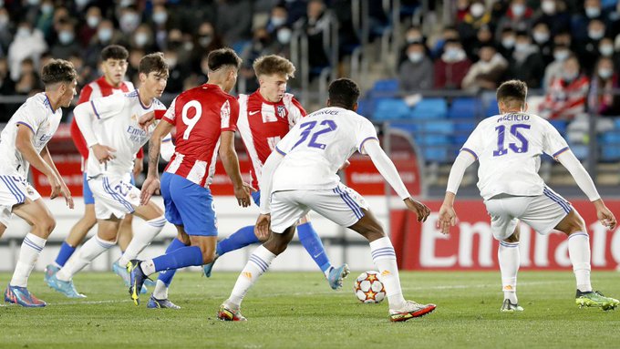 elchiringuitotv's tweet photo. 🚨🚨 OFICIAL UEFA | SANCIÓN al ATLETI por los insultos RACISTAS a PETER durante el derbi de la @UEFAYouthLeague. 

❌  UN PARTIDO a puerta CERRADA.

👉 30.000 EUROS de multa. 

✔ Exhibir una PANCARTA con #NotoRacism. 

¡A las 12, @elchiringuitotv! https://t.co/qkXNzZCpSI