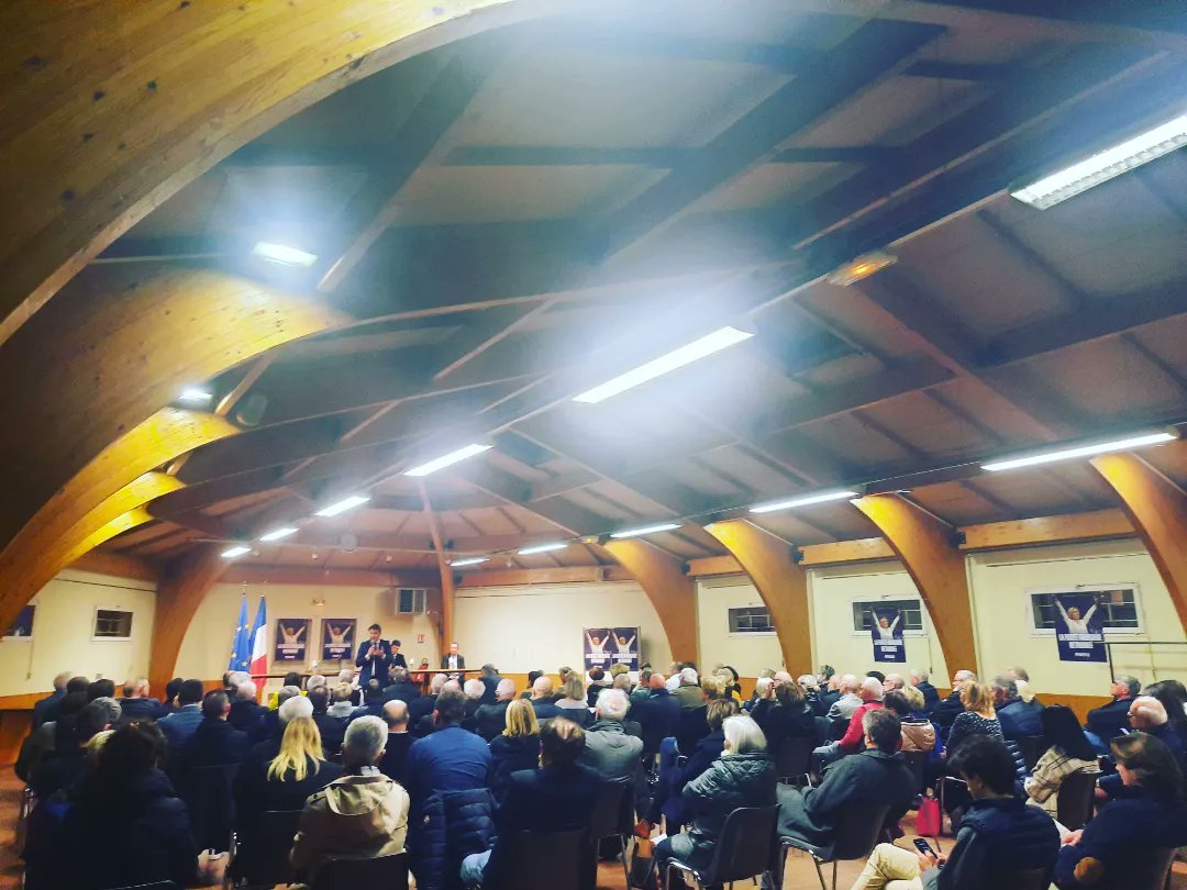Republicains87's tweet photo. Belle réunion publique ce soir aux côtés d'@AurelienPradie et @GG_Guerin afin de soutenir notre candidate @vpecresse #Pecresse2022 https://t.co/6MakdIgOtl