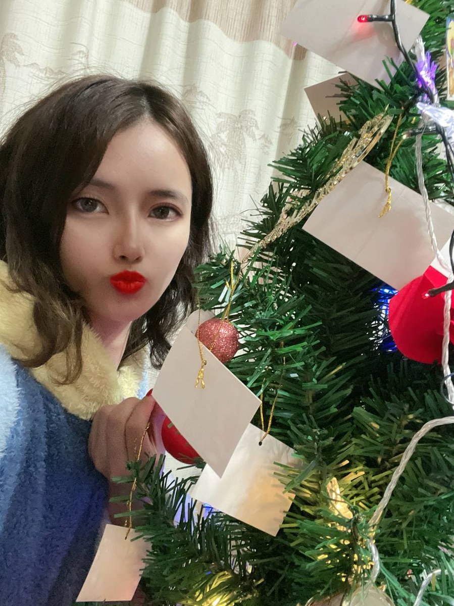 BiancaCodina's tweet image. Life is your own. Dress up and be cute.