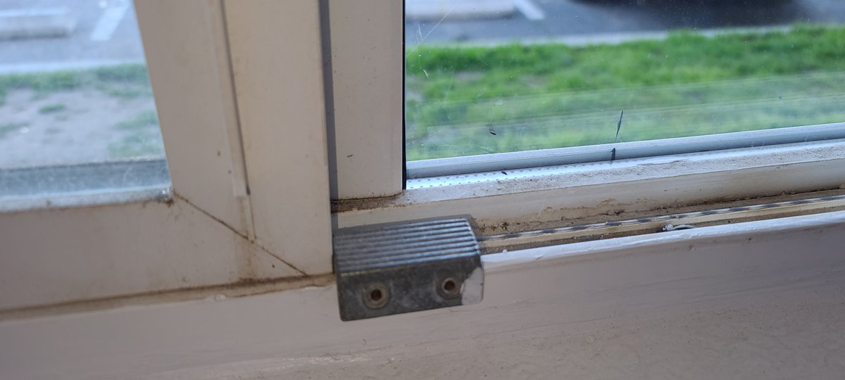 WeInvisible's tweet image. #projecthomekey motel room window. Locked and no way for residents to open. A fire happened today &amp;amp; what if they couldn&apos;t open their door. How would they get out? @GavinNewsom is this how we do our unhoused members? Their lives matter too. #homelesslivesmatter