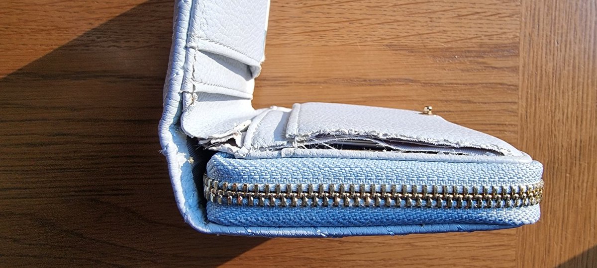 djmez7's tweet photo. Hey @HouseOfCB I've sent you 3 emails regarding the quality of a purse I bought my wife for Christmas. 4 or 5 uses and this is the state of it...poor quality and poor customer services #houseofcb #houseofcb https://t.co/EqG6ji7RcN