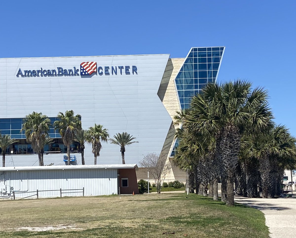 _ECPowerlifting's tweet image. Arrived in ☀️ Corpus 🌊 &amp;amp; ready for STATE! Let’s wish DEVANY MONSIVAIS, KALINA MARTIN, &amp;amp; ILLIANA PEREZ the best of luck 🍀 tomorrow! #RepEC #ECProud #ECPowerlifters 

@ECISDtweets @_ECAthletics @ArriolaSuzette
