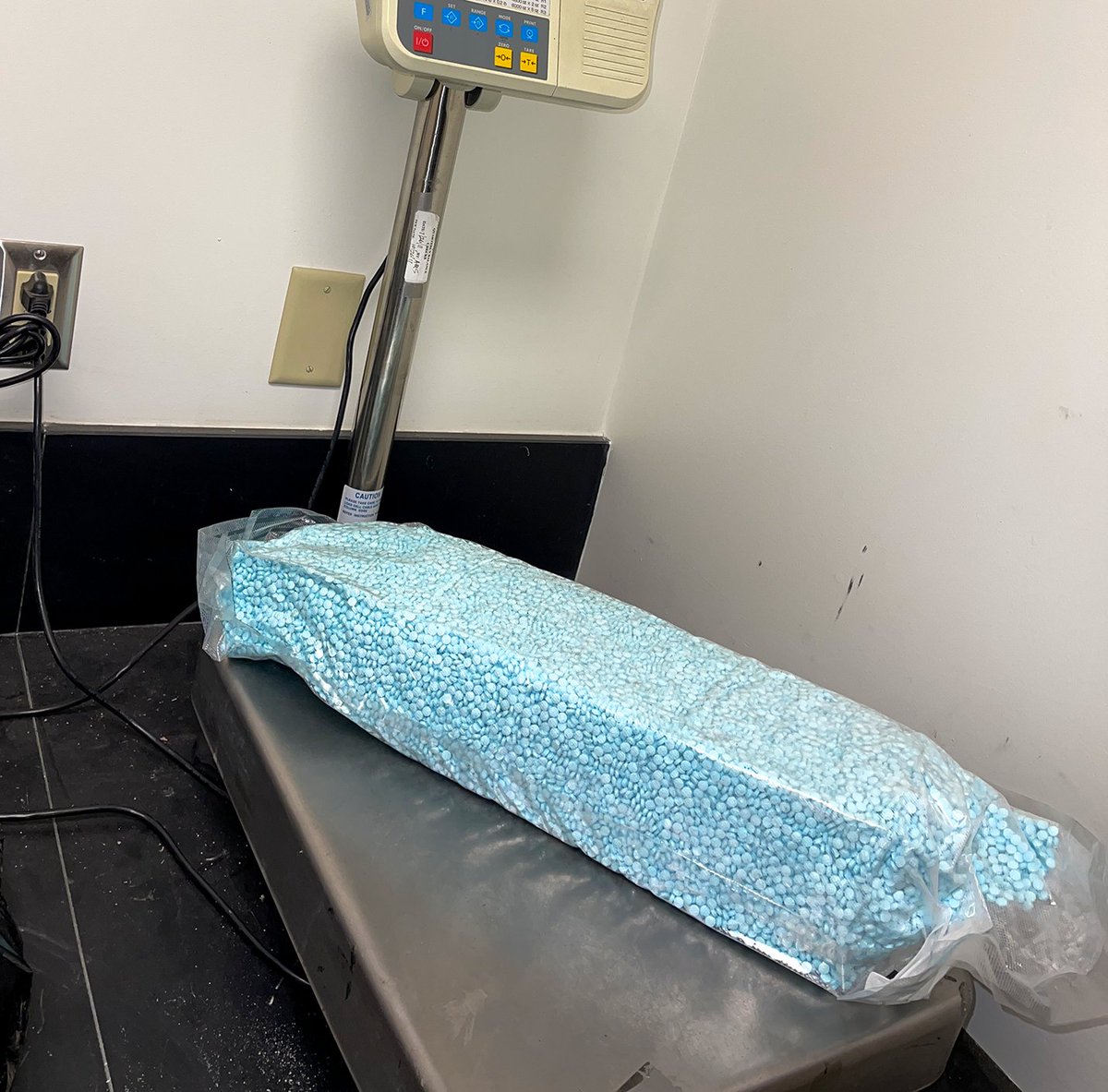 BUSTED! A man has been arrested after a DPS traffic stop on I-10 led to the seizure of 36 lbs of fentanyl. bit.ly/3Js97E0 #abc15