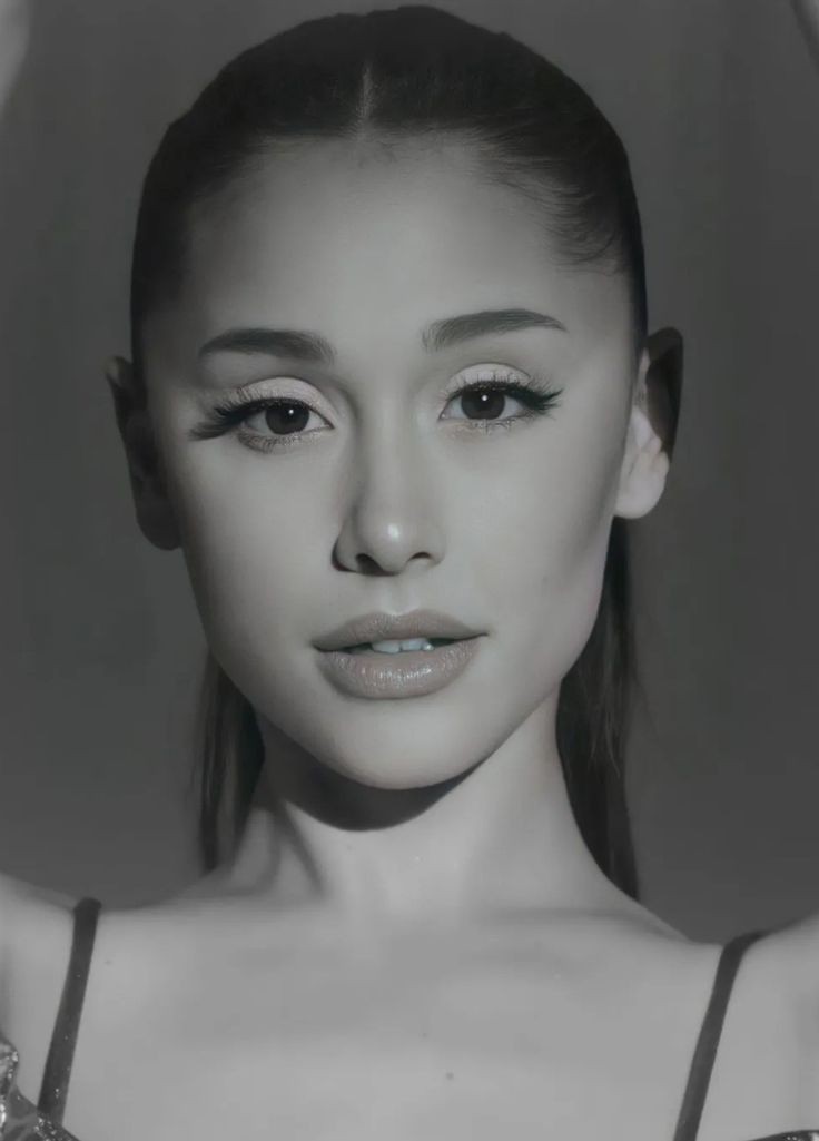 gngrory's tweet photo. okay but the perfection of ariana grande's face is insane https://t.co/HYGGTjWRM2