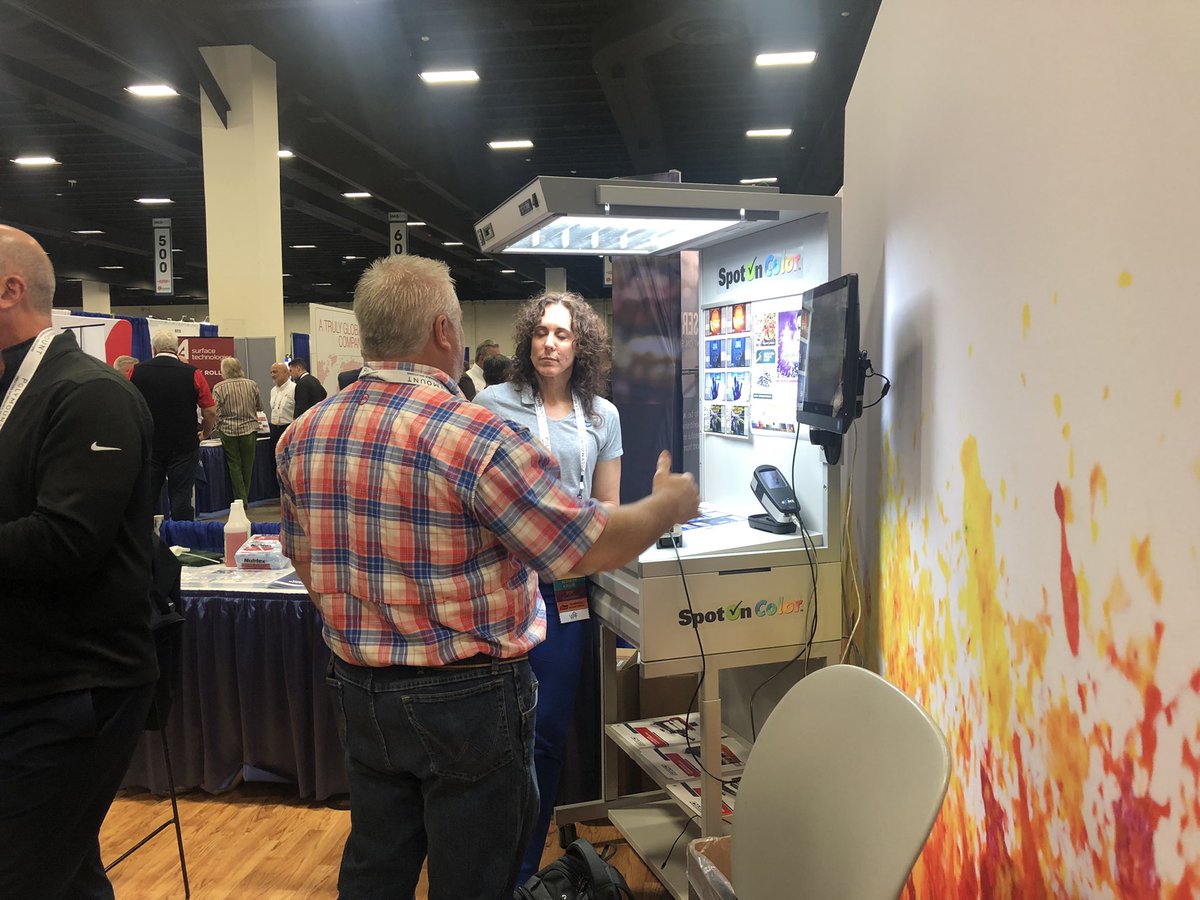 TeamFlexo's tweet photo. President’s Award winner, Catherine Haynes demonstrates SpotOn Color at the #FTAINFOFLEX #TeamFlexo https://t.co/xhRxgLeD77