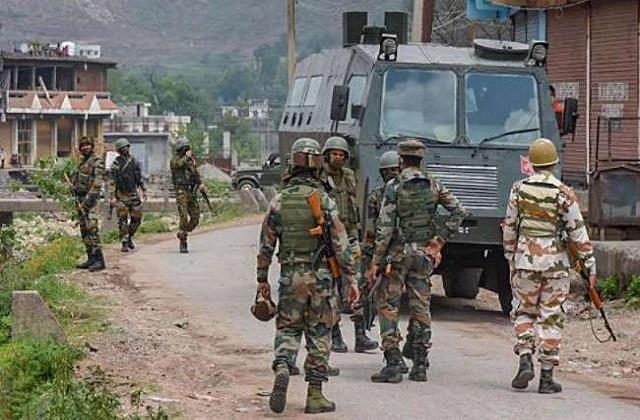 punjabkesari's tweet photo. J&K: दो वर्षों में घुसपैठ के 176 प्रयास हुए जिनमें 31 आतंकवादी मारे गए, गृह राज्य मंत्री ने लोकसभा में दी जानकारी
https://t.co/UAIjnoqt8W
#JammuandKashmir #crossborder #infiltration #securitypersonnel #terrorists #terroristviolence #MinisterofStateforHomeNity https://t.co/dAdfhONlwB
