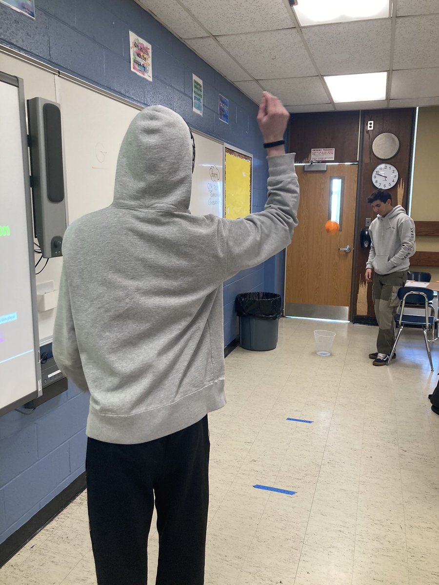 Our College Financial Math class participated in a March Madness Review game today- Gonzaga vs Kentucky! Students worked in teams at each station to answer questions and earn a chance to score some points for their team. 🏀 #iteachmath