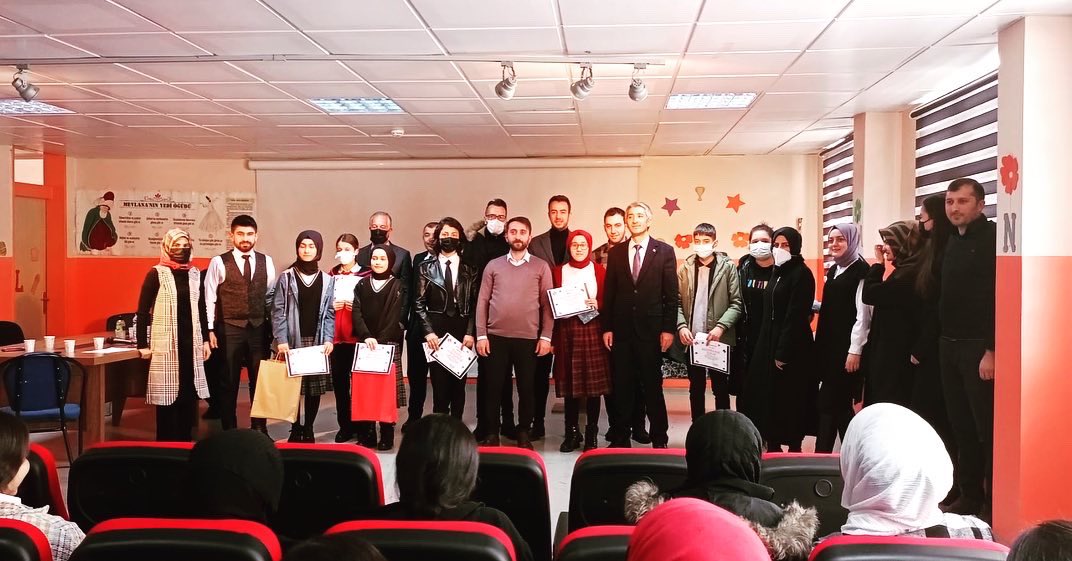 İlimizde uygulanan “Kitap Akdemisi” kitap okuma programı kapsamında ilçemizde panel düzenlendi. Dereceye giren öğrencilerimizi tebrik ederiz.          <a href="/Memet2513/">Mehmet Çiftçi</a> <a href="/Hinisilcemem/">Hınıs İlçe Milli Eğitim</a> <a href="/skaygusuz/">Salih Kaygusuz</a> <a href="/Erzurum_Mem/">Erzurum İl Millî Eğitim Müdürlüğü</a>