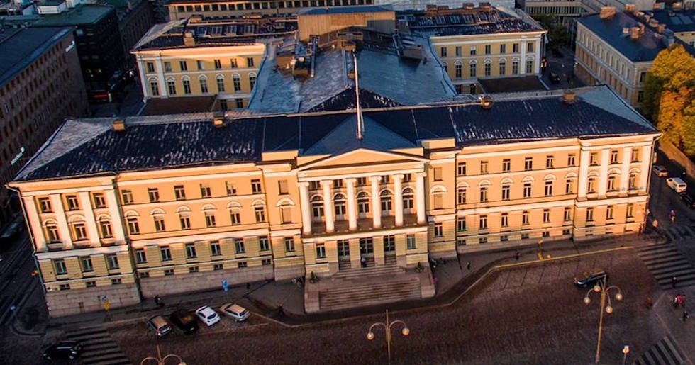 AdamRogers2030's tweet photo. 🕯️The University of Helsinki, Finland will #StandWithUkraine️ by offering unconditional admission with no tuition fees for all #Ukrainian students whose studies have been suspended due to the war.  BRAVO!

More info at 🔗https://t.co/SDNfxTX4zQ.
 #Ukraine cc @kajhagros https://t.co/UgJrSYFBLL