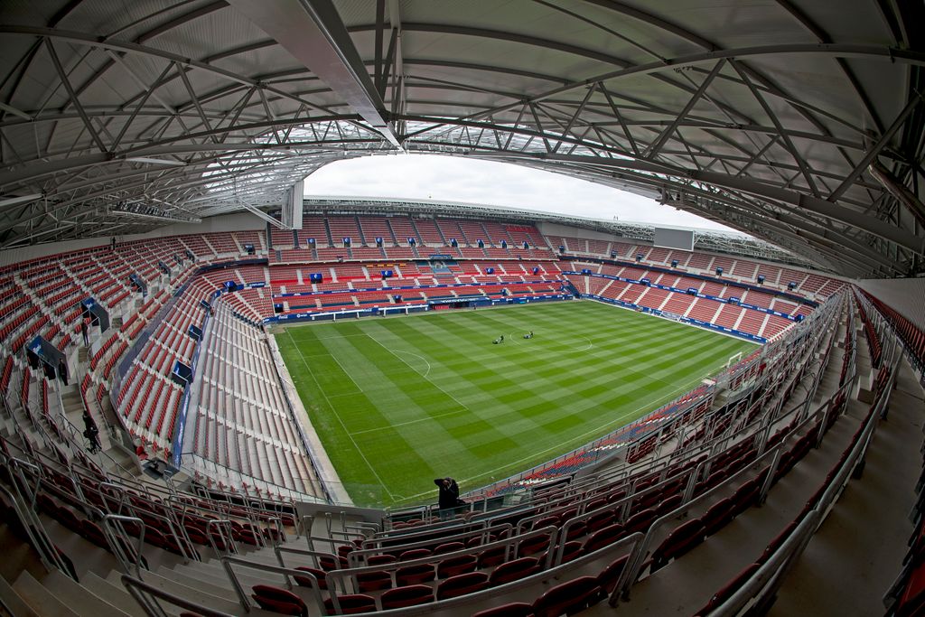 StadiumDB's tweet photo. Todo el mundo lo sabe ya, pero por respeto a nuestros observadores hispanohablantes, lo repetimos:

Estadio El Sadar 🇪🇸 con el título de Estadio del Año 2021! 🏟🥇

La clasificación completa se puede ver aquí: https://t.co/b4QiK2SmBd

¿A qué sabe esta victoria, @CAOsasuna? https://t.co/opaDv3fPUY
