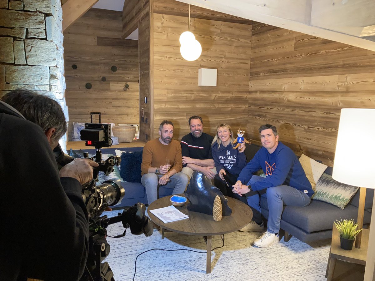 On se prépare pour ⁦⁦@ChaletClub2021⁩ version canapé! Rdv toute la semaine à ⁦<a href="/courchevel/">Courchevel Officiel</a>⁩ et ⁦<a href="/Meribel3vallees/">Méribel - Cœur des 3 vallées</a>⁩ pour les finales de la Coupe du monde de ski alpin #chaletclub ⁦⁦<a href="/Eurosport_FR/">Eurosport France</a>⁩