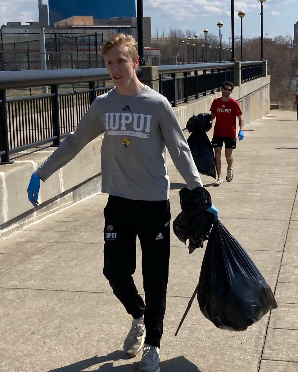 iuindy_mxctf's tweet photo. Fun afternoon with the team as we continue to do our part keeping @IUPUI @WhiteRiverStPrk looking good! https://t.co/u5tIEDaTd9