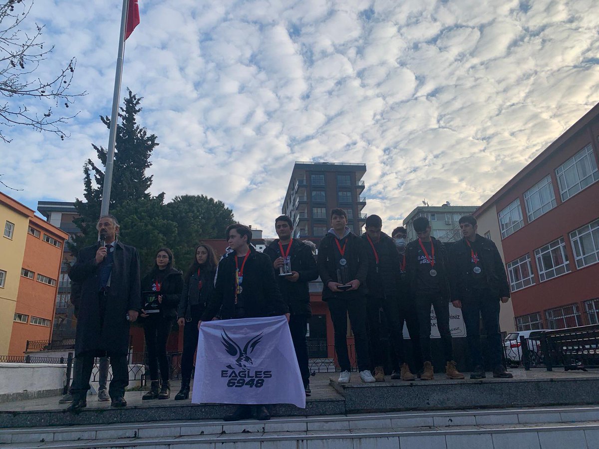 eml_kartal's tweet photo. MÜHENDİSLİKTE MÜKEMMELİYET ÖDÜLÜ ve FİNALİST   ödülü ile okulumuza dönmüşlerdir.  Öğrencilerimizin başarıları  *Plus Robot ve Otomasyon https://t.co/CSacE9jwJY.Şti* sponsorluğunda okulumuzda yapılan tören ile ödüllendirilmiştir . https://t.co/AoVuYsKXcM