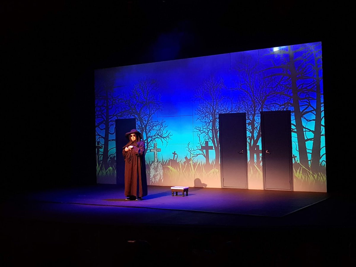 laloespana's tweet photo. Te podrás divertir y sorprender al escuchar a la viuda Ana Conda Serpentier en #Felices los lunes a partir del 4 de abril @TeatroXola Boletos ya en @Ticketmaster_Me https://t.co/SvDgG0VCnR