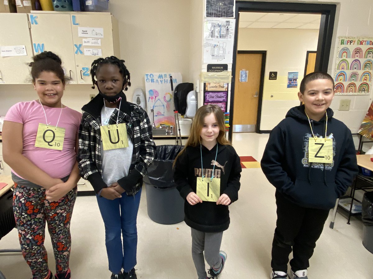 MeganGWCS's tweet photo. SEL-collaboration- working together to make words and get the most points. They loved this!! 🙂 #SEL @warrenschools #LincolnPrideWCS https://t.co/CT9dMXvfF6