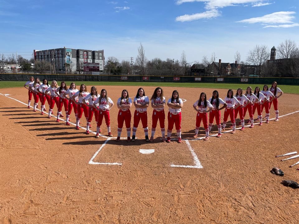 ManualSoftball's tweet photo. Media Day photos! https://t.co/chAYCGrf3s